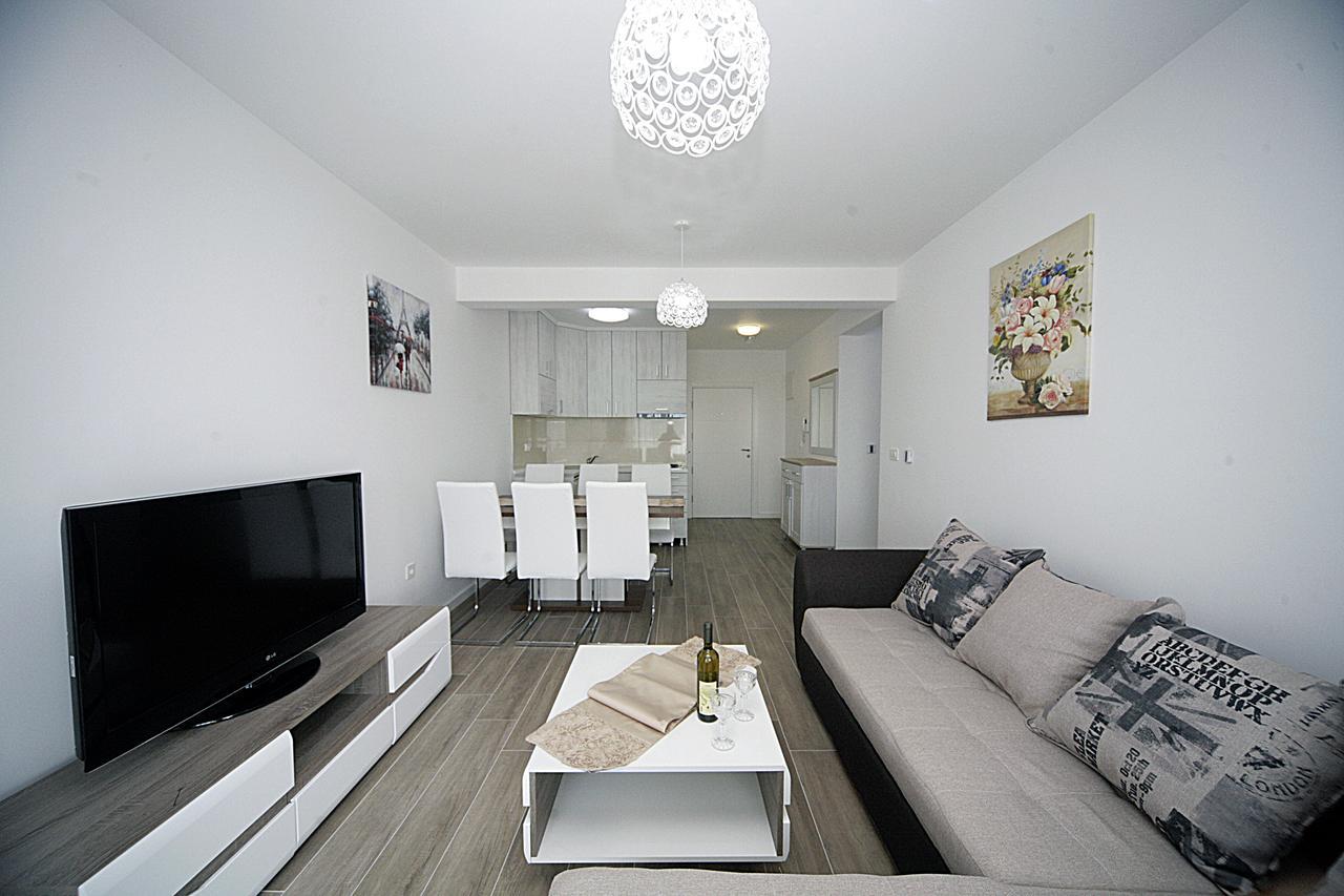 Sea Star Apartment Dobra Voda Exterior foto