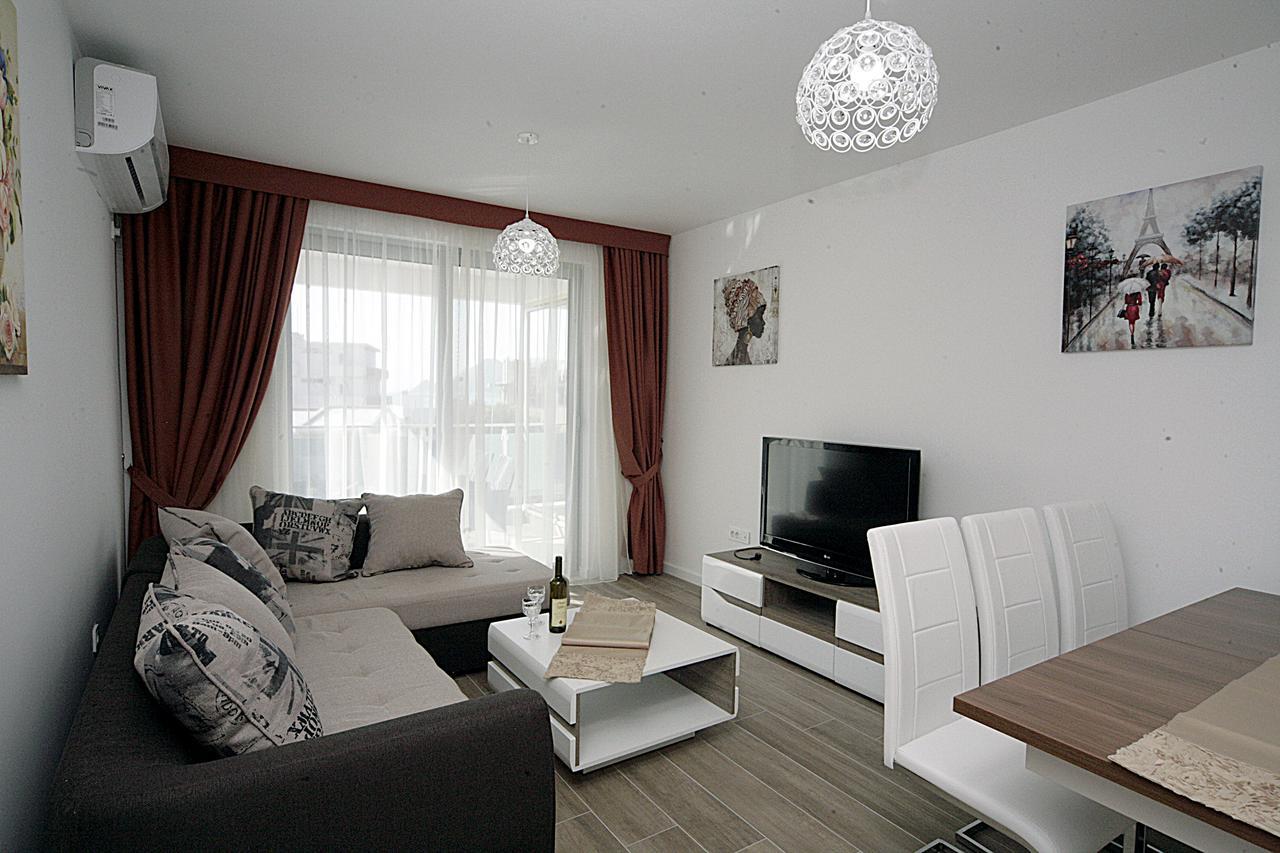 Sea Star Apartment Dobra Voda Exterior foto