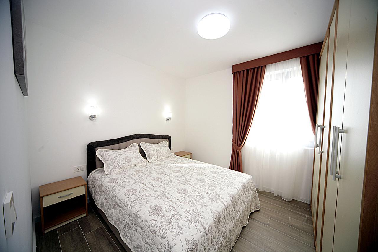 Sea Star Apartment Dobra Voda Exterior foto